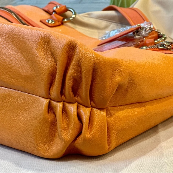 HELLA RARE COLOR Coach Leather Poppy, Metallic Shimmer NWOT - Picture 6 of 15